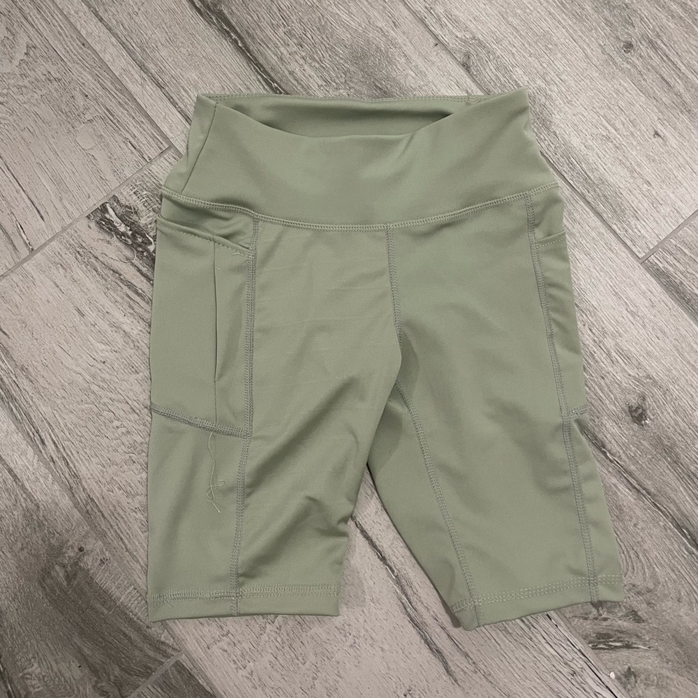 Small biker shorts with pockets